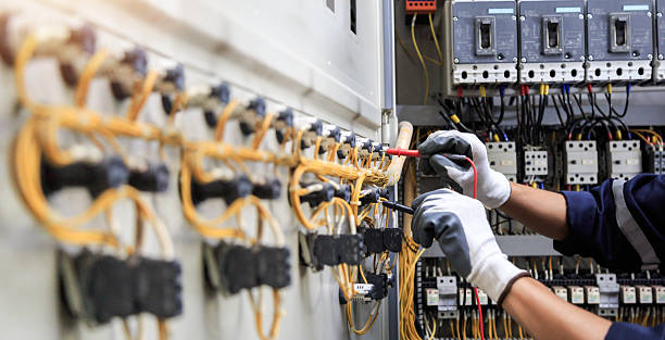 Professional Electrician technician working in Dexter, OR
